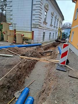 GRADIMO VODARNO IN VODOVOD PO LEVSTIKOVI ULICI 4